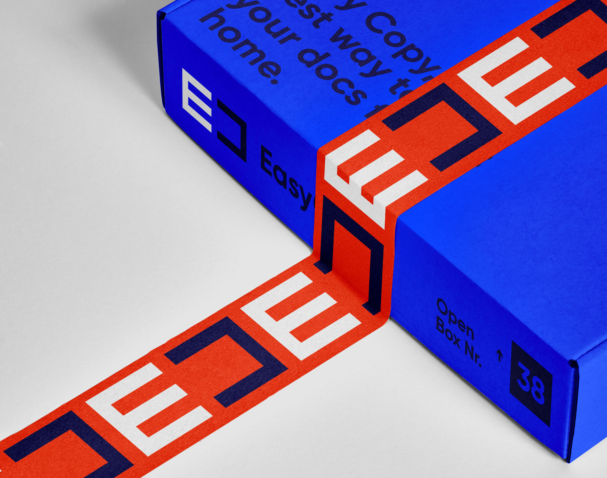 Un emballage carton et un scotch avec le logo d'Easy Copy.